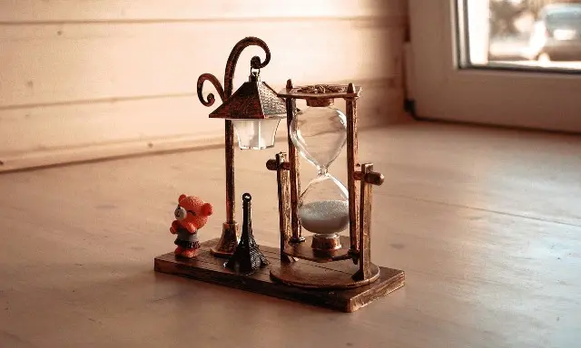 Timeless-Hourglass-Sands-of-Eternity